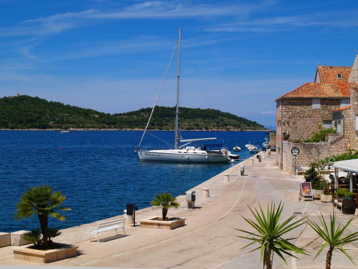 Apartman Uz More Vis Exterior photo