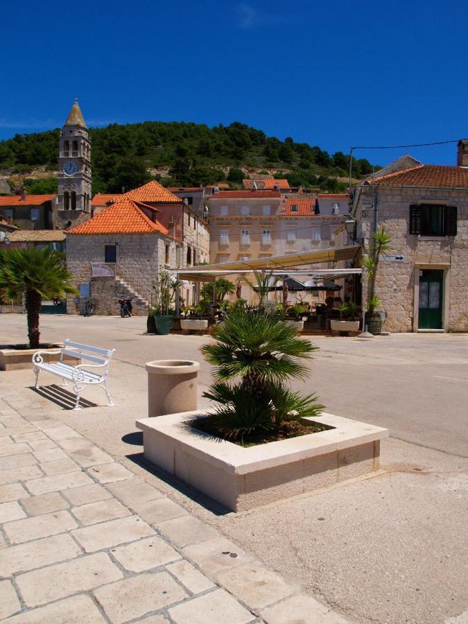 Apartman Uz More Vis Exterior photo